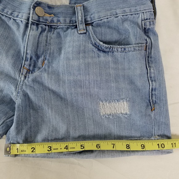 Old Navy Womens Denim Shorts Light Wash Distressed Cuffed Size 6 Y2K - Picture 5 of 9